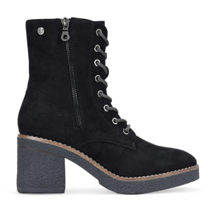 Botines negros con cordones y tacón