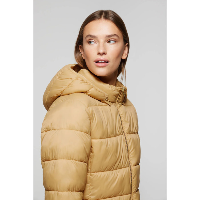 Abrigo Corinne color camel ultralight con capucha y logotipo Polo Club