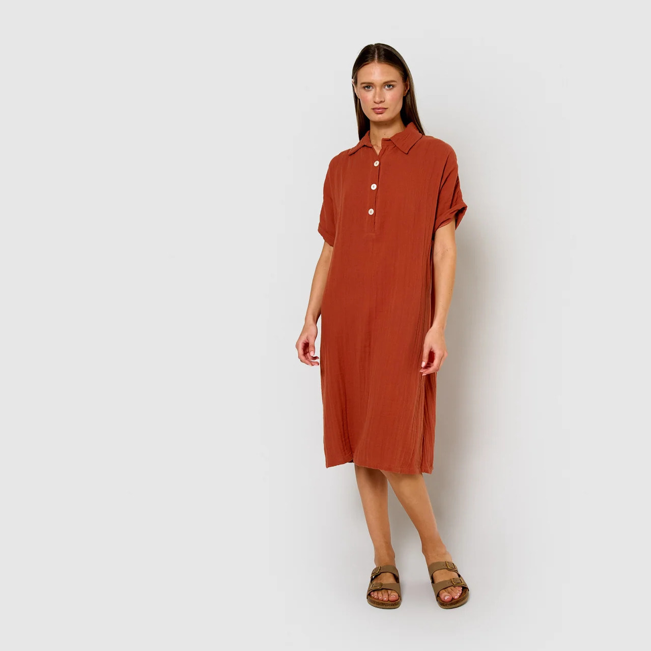 Vestido midi manga fluida muselina caldera