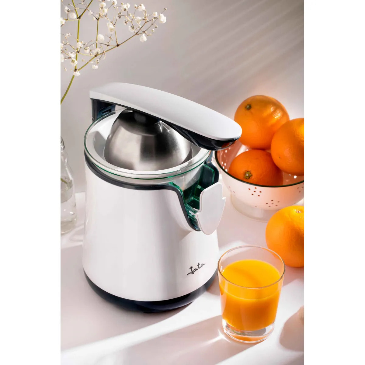 Exprimidor de naranjas eléctrico JATA JEEX1058 con brazo. Lleva 2 conos