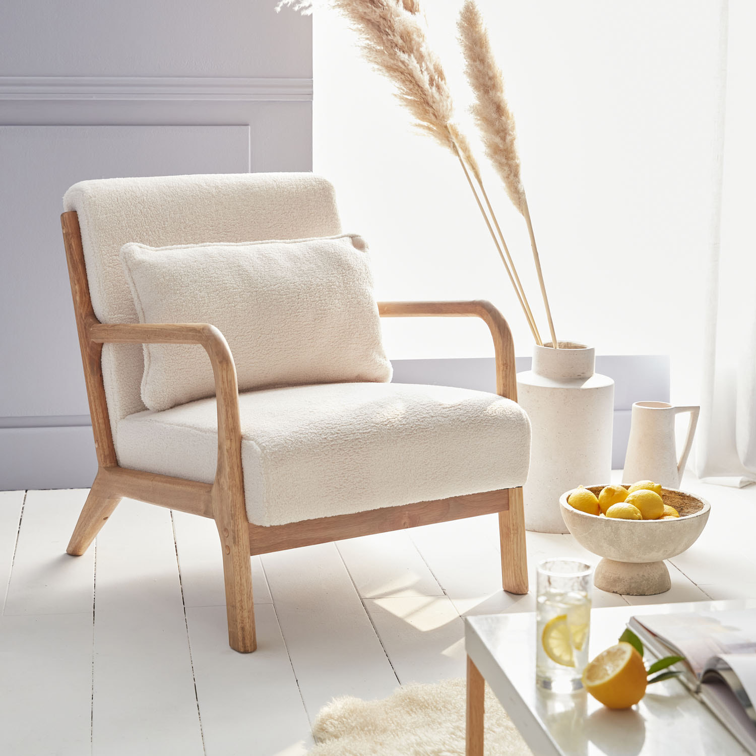 Fauteuil scandinave bois d'hévéa et bouclette LORENS