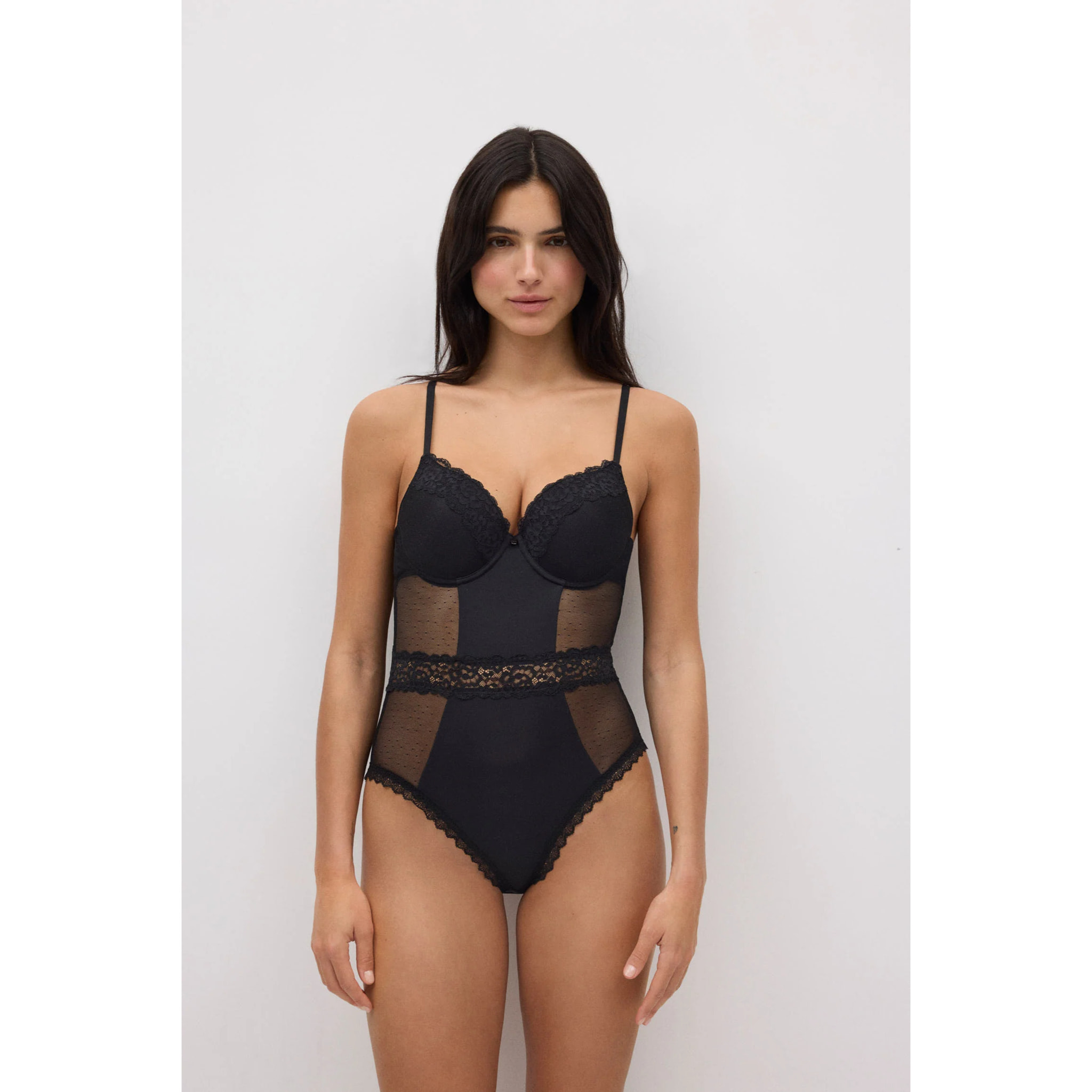Body con ferretto imbottito in plumeti e pizzo nero