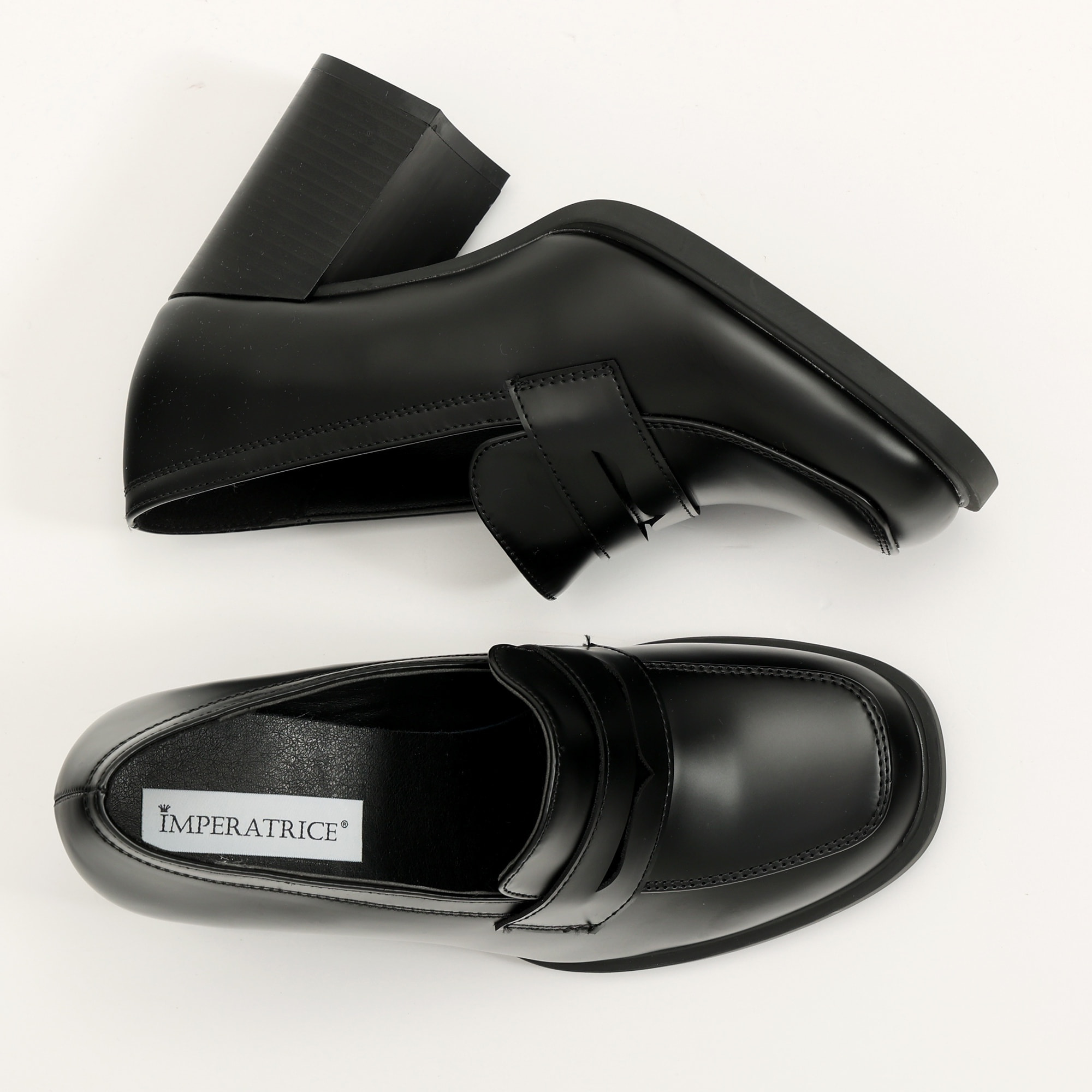 Mocassini in simil pelle con tacco comodo quadrato