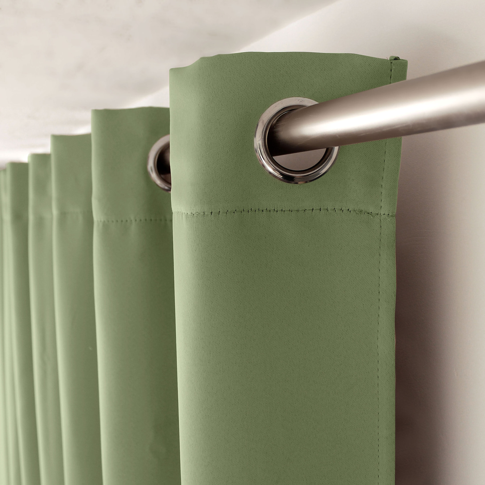 Rideau occultant fil noir avec 8 œillets - Vert Olive