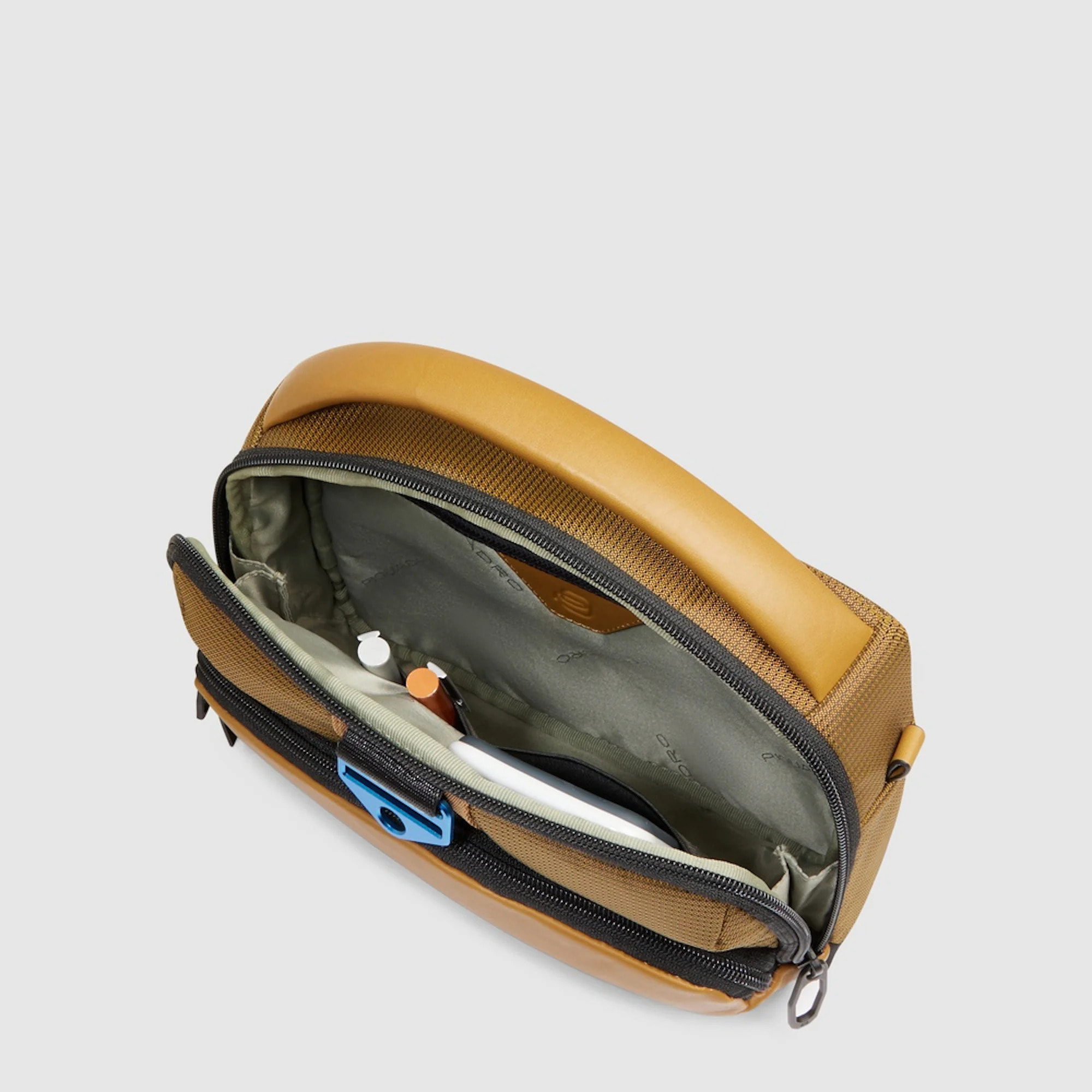 Piquadro Tracolla porta iPad®mini in tessuto riciclato e materiale bio-based con protezione RFID