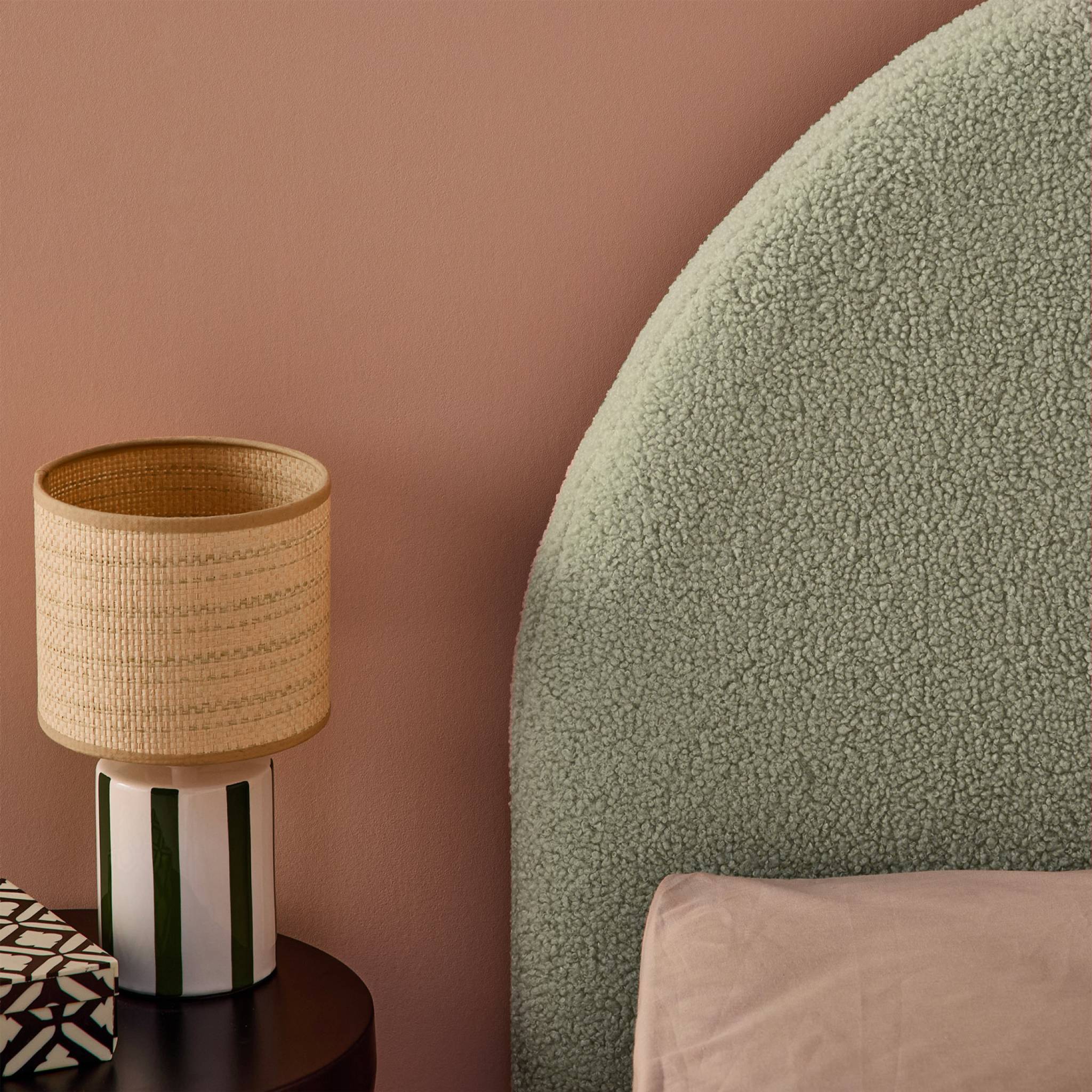 Lit coffre avec sommier à lattes et tête de lit 90 x 190cm finition bouclette CAMERON