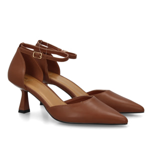 Zapato de salon con cierre de hebilla