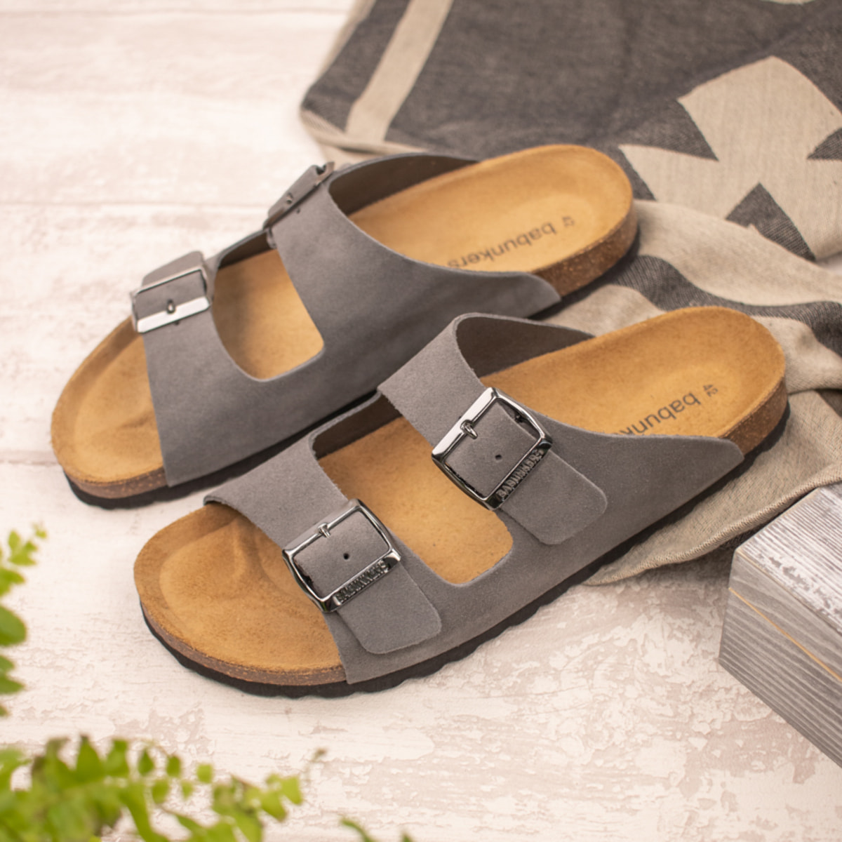 SANDALIA BABUNKERS GRIS