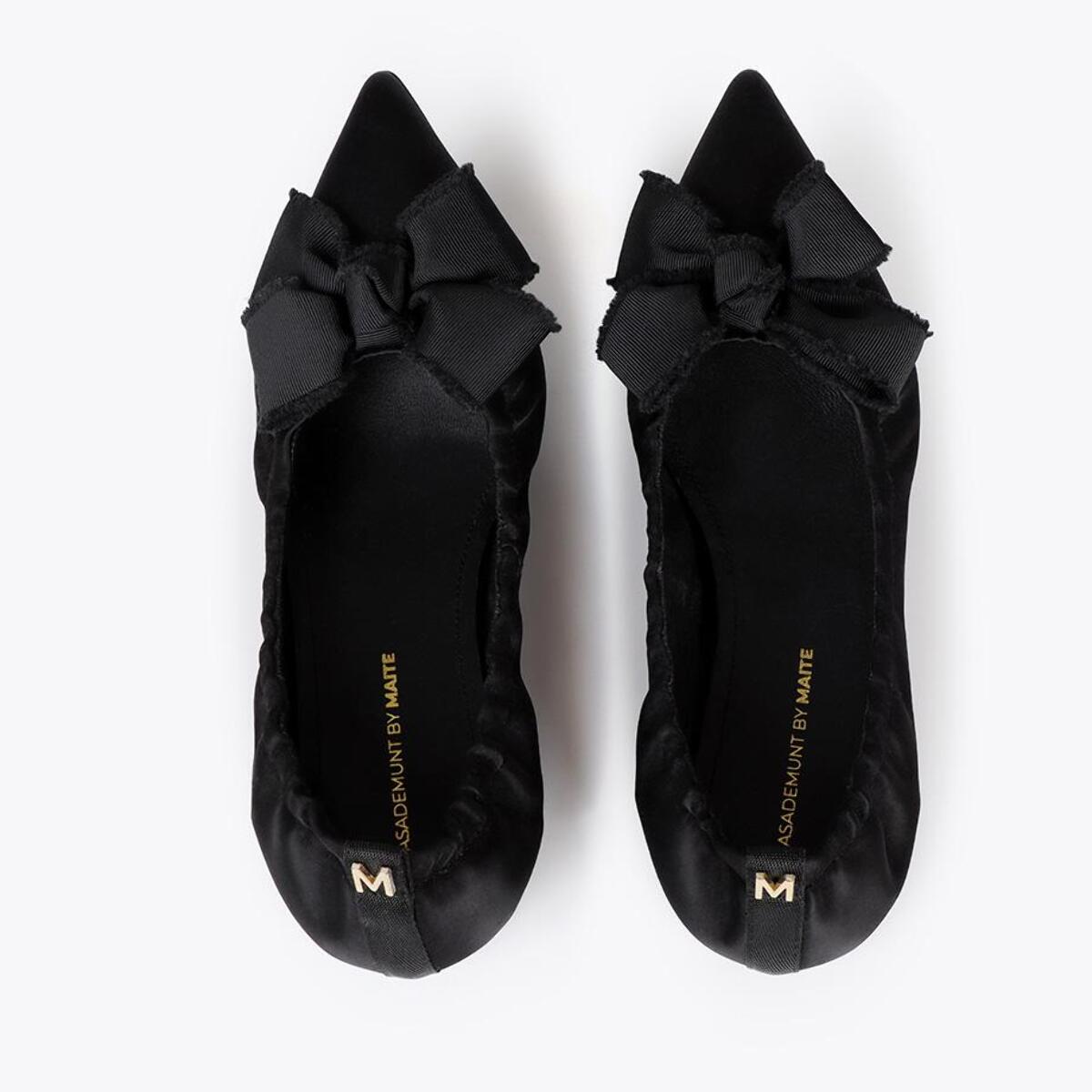 Ballerine a punta arricciate con fiocco in raso