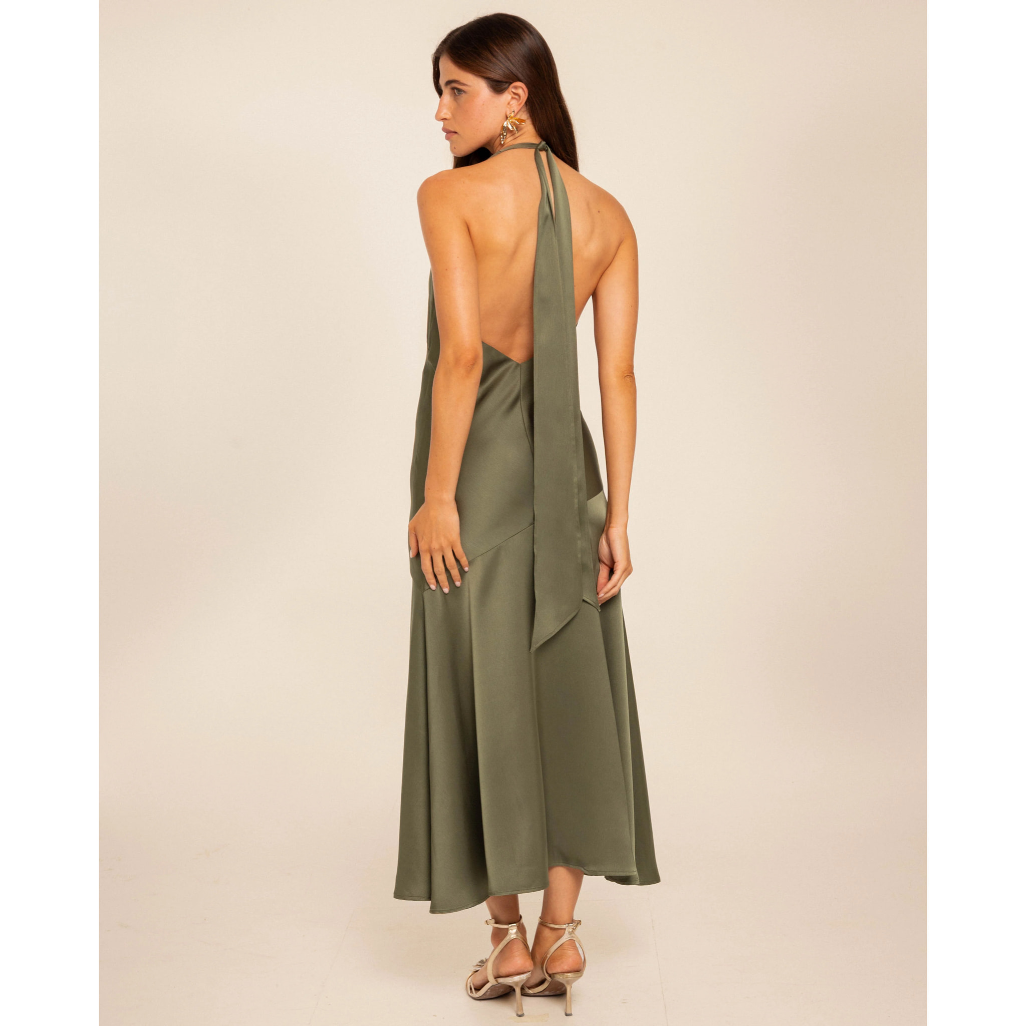 Vestido midi con escote halter y lazada
