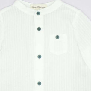 CAMISA SEERSUCKER BLANCO CON BOTON VERDE