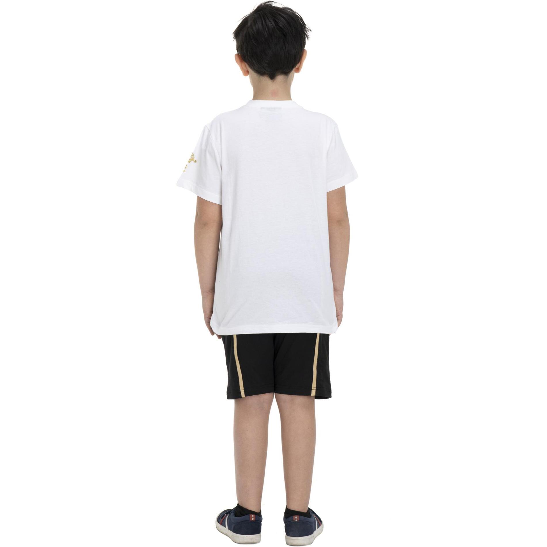 Traje infantil dorado.