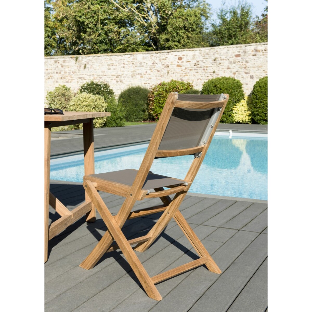 FUN - Ensemble de 2 chaises de jardin pliantes en bois Teck et textilène couleur taupe
