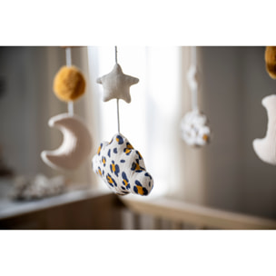 Mobile musical bébé en bois avec 4 jouets