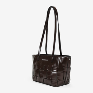 Bolso de hombro marrón con trenzado