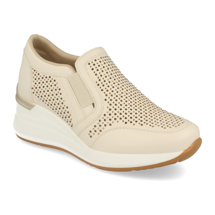 Zapatilla de Mujer con Calados y Strass