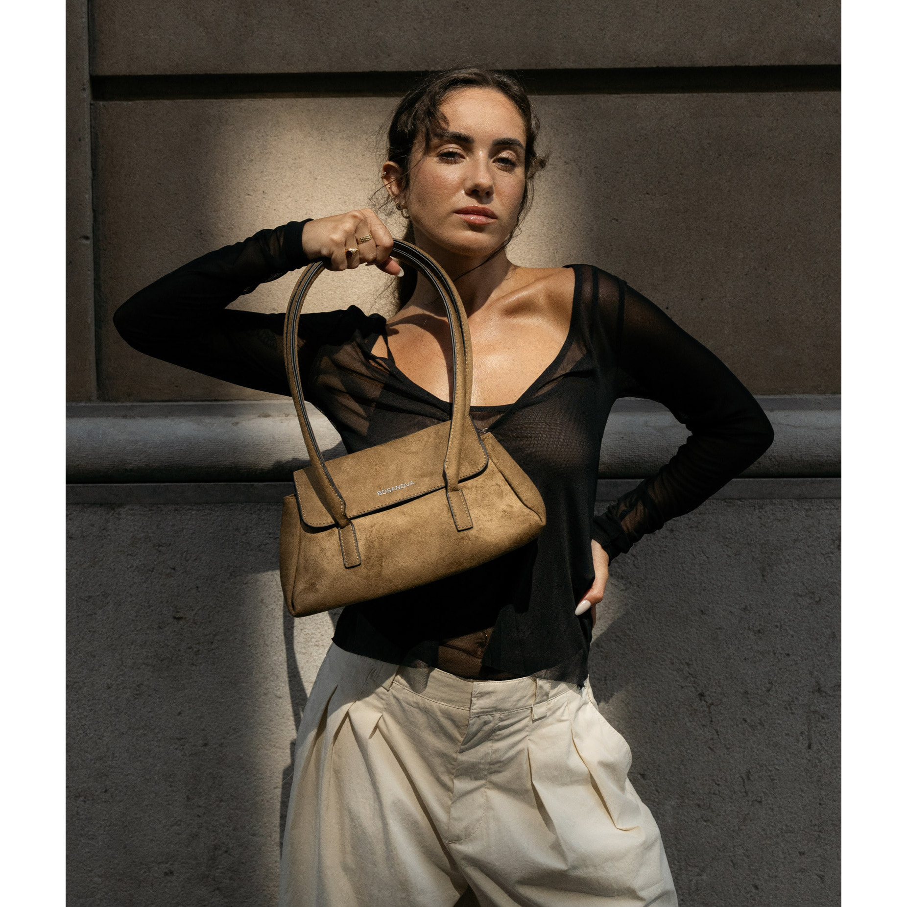 Bolso de hombro visón con solapa y doble asa
