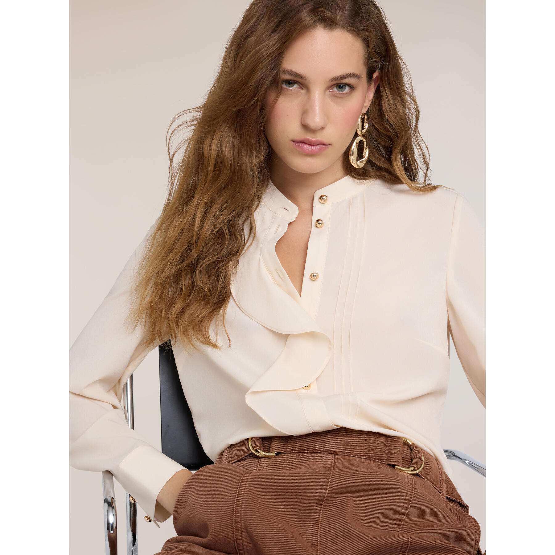 Motivi - Camicia in crêpe de chine con volant asimmetrico - Bianco