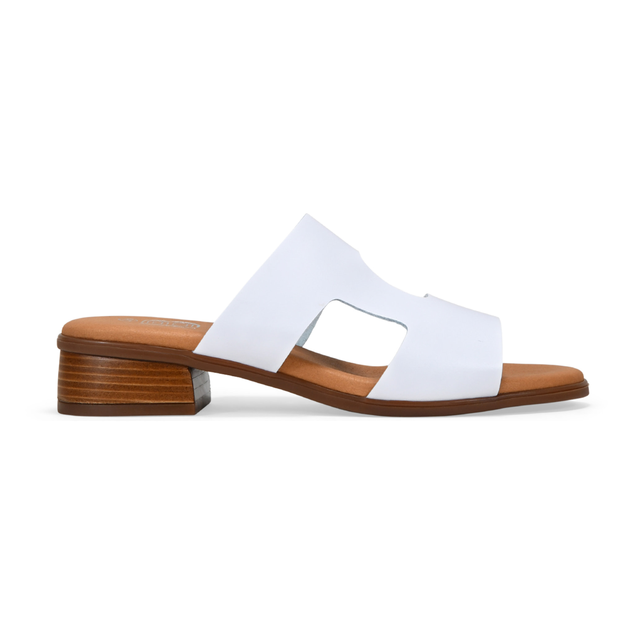 Sandalias de tacón blancas en piel