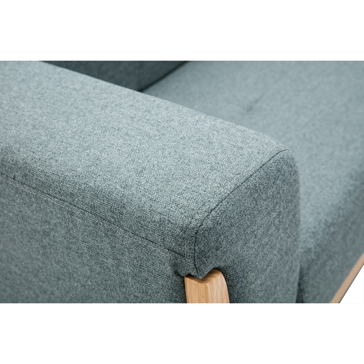 Canapé scandinave 2 places en tissu vert de gris et bois clair FJORD