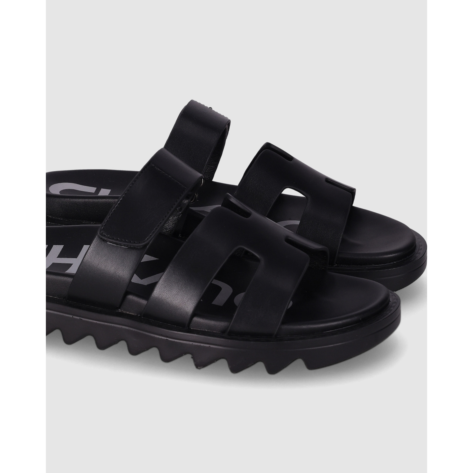 Sandalias - Negro - Tacón: Bajo