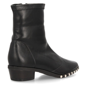Botines de mujer con tachuelas decorativas