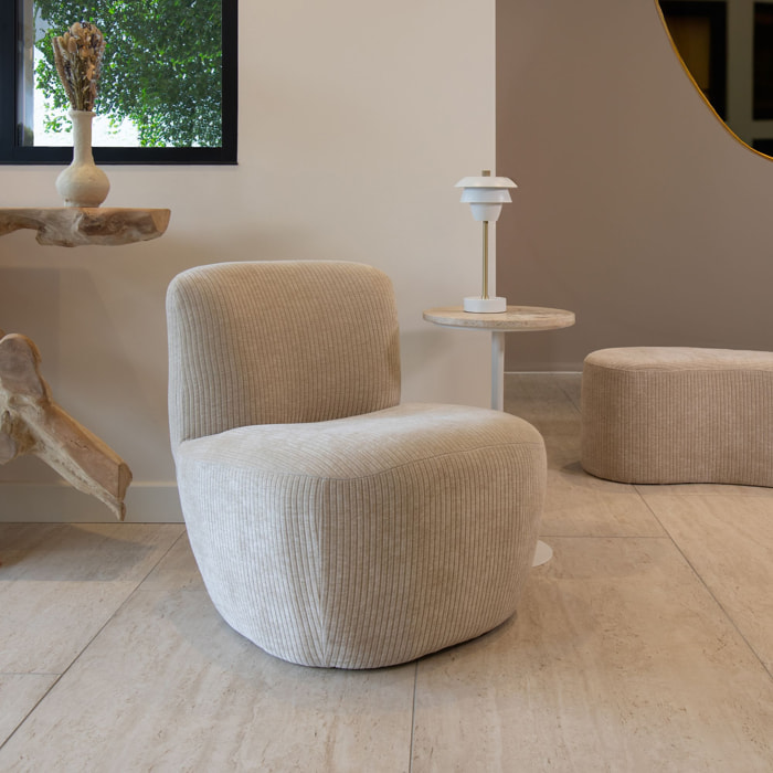 Fauteuil en tissu bouclette beige et structure en bois CÔME