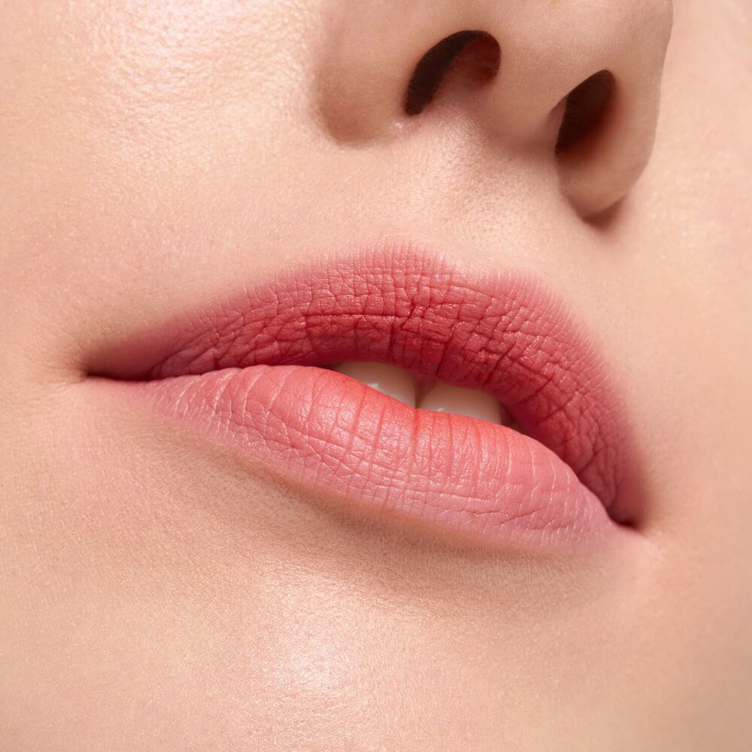 Blur Matte Lip Cream - Rouge à Lèvres Fini Semi-mat