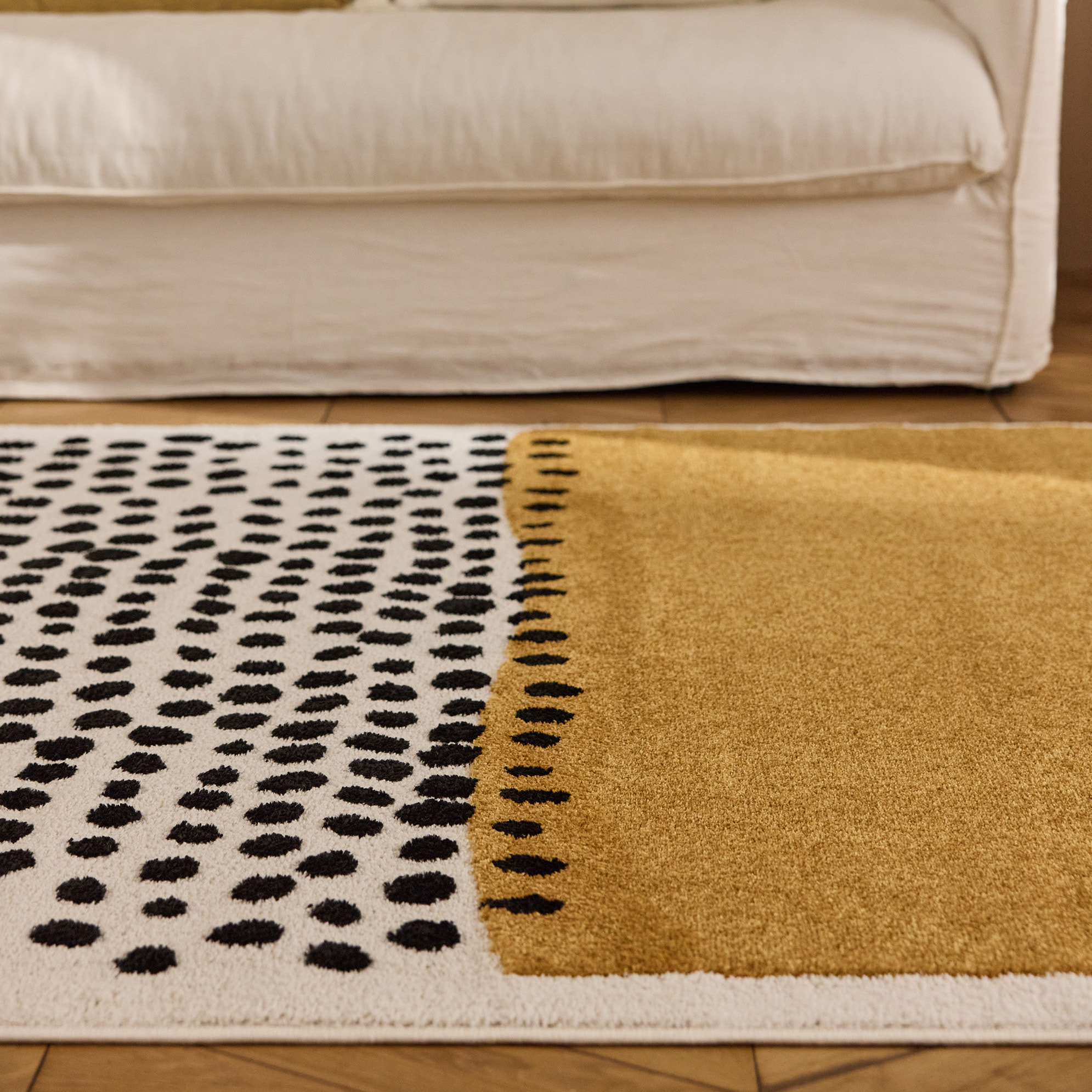 PANTONE - Tapis ocre à motif à pois TERRA DEL SOL