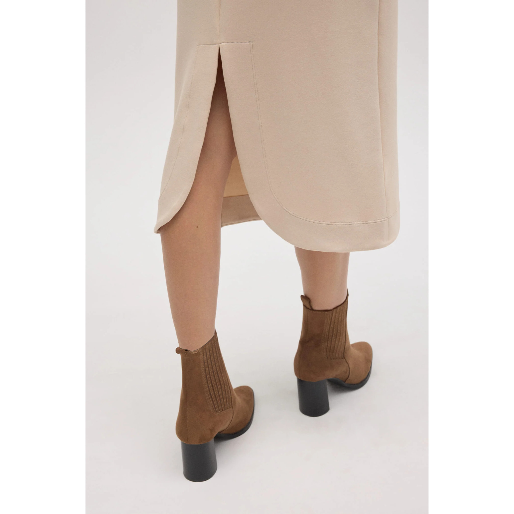 Gonna midi fluida color avorio