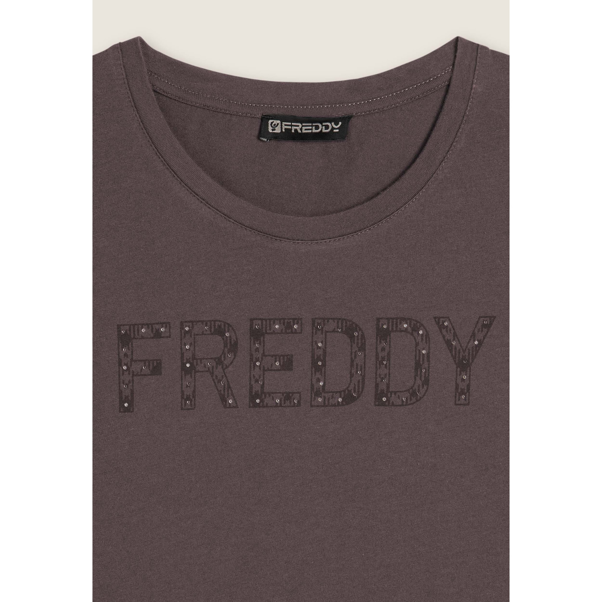 T-shirt con logo frontale in borchie