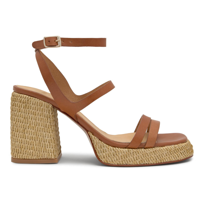 Sandalia de tacón Victoria en napa y rafia con cierre de pulsera