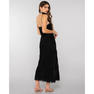 Vestido midi lencero con encaje y abertura lateral