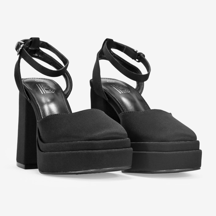 Zapatos de tacón satinados negros