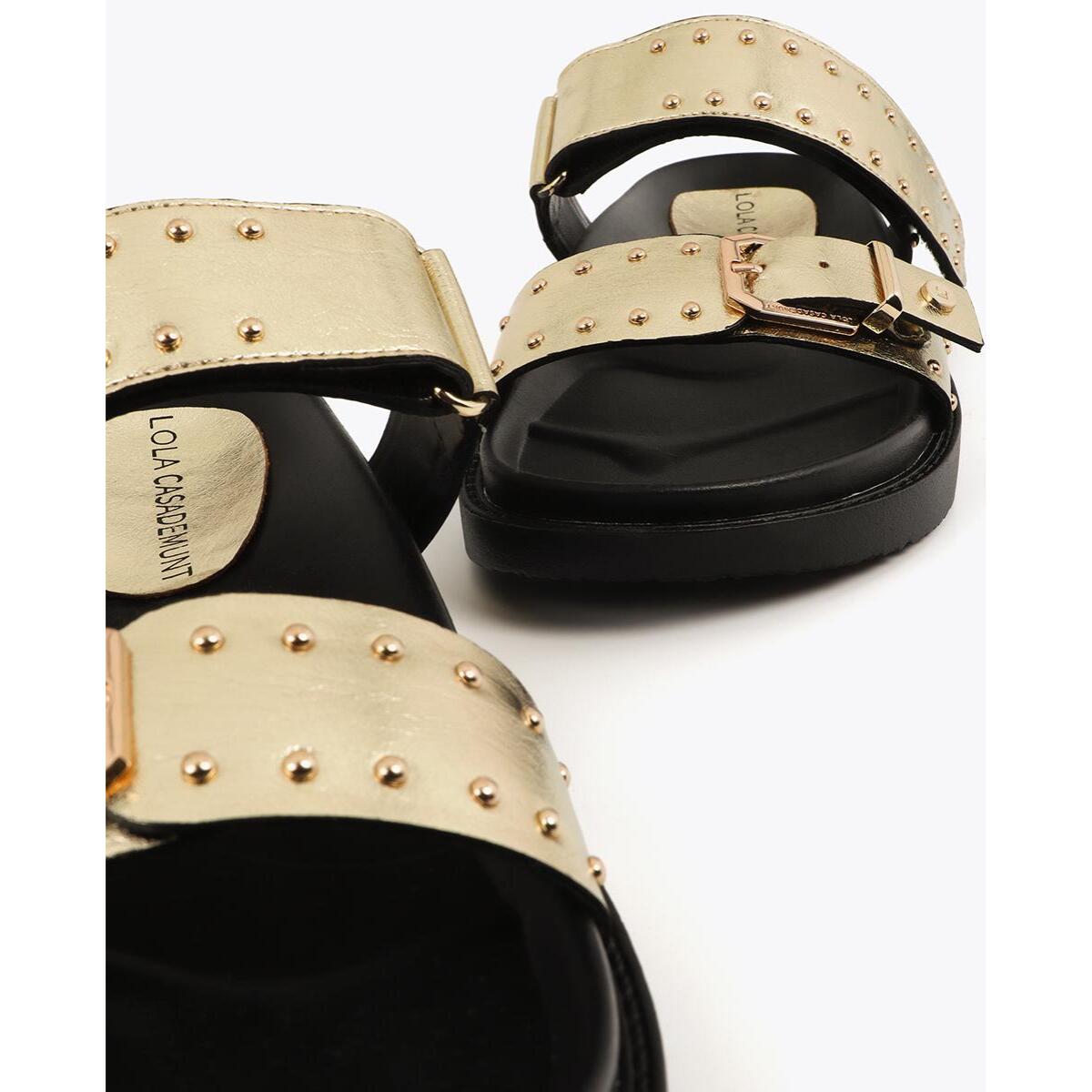 Sandalo basso con cinturini e dettagli metallici