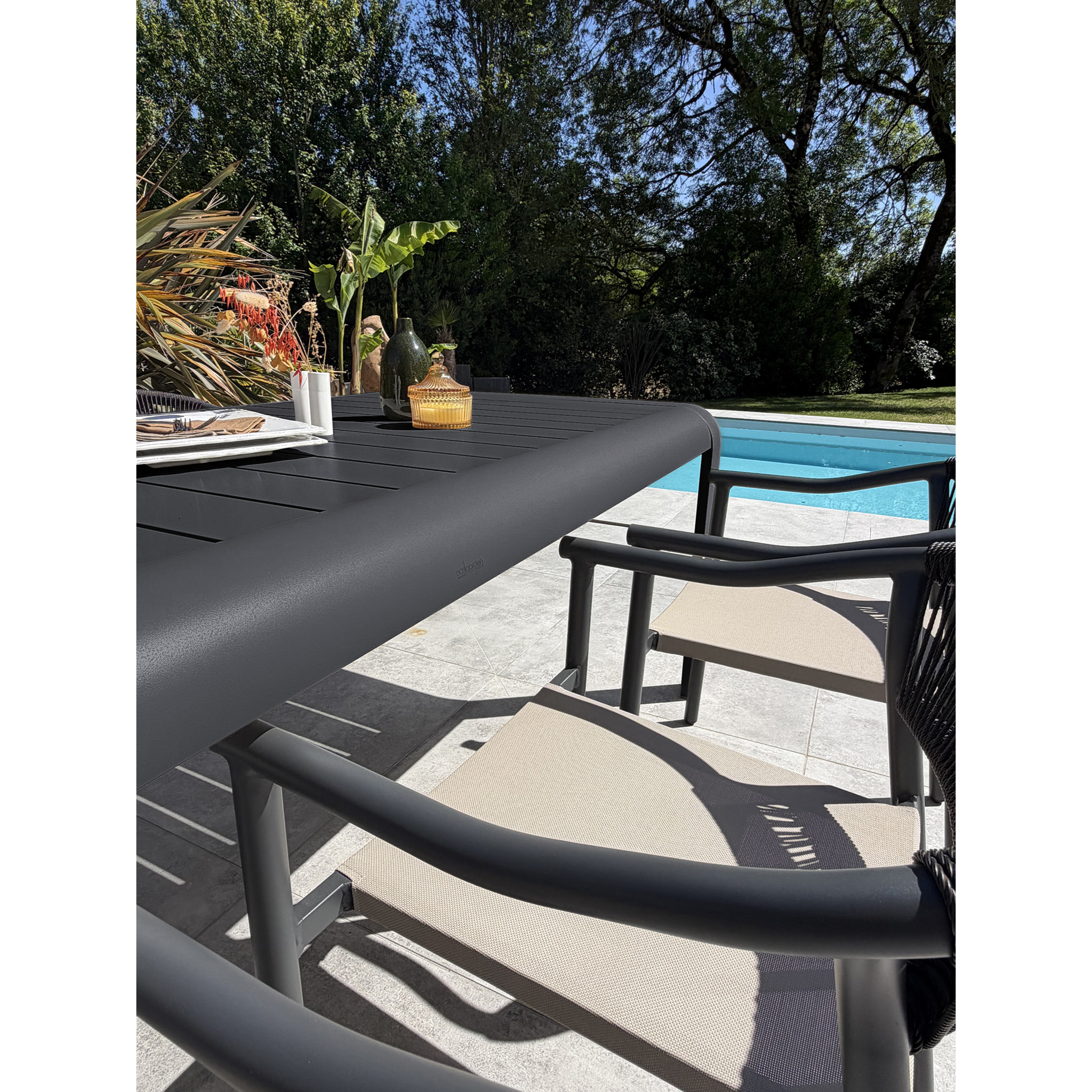 HANOI - Ensemble repas de jardin en aluminium 6 places coloris anthracite