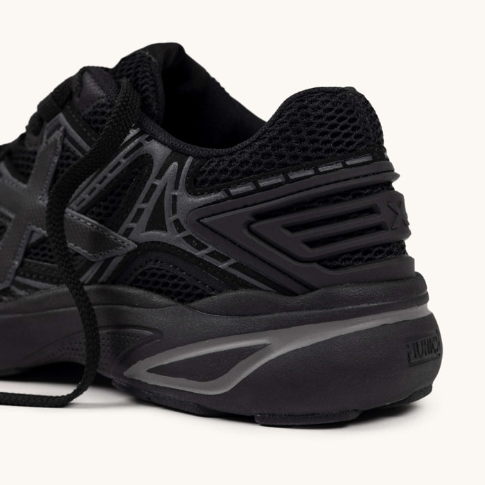 Zapatillas Urbanas Total Black MUNICH M2000 04