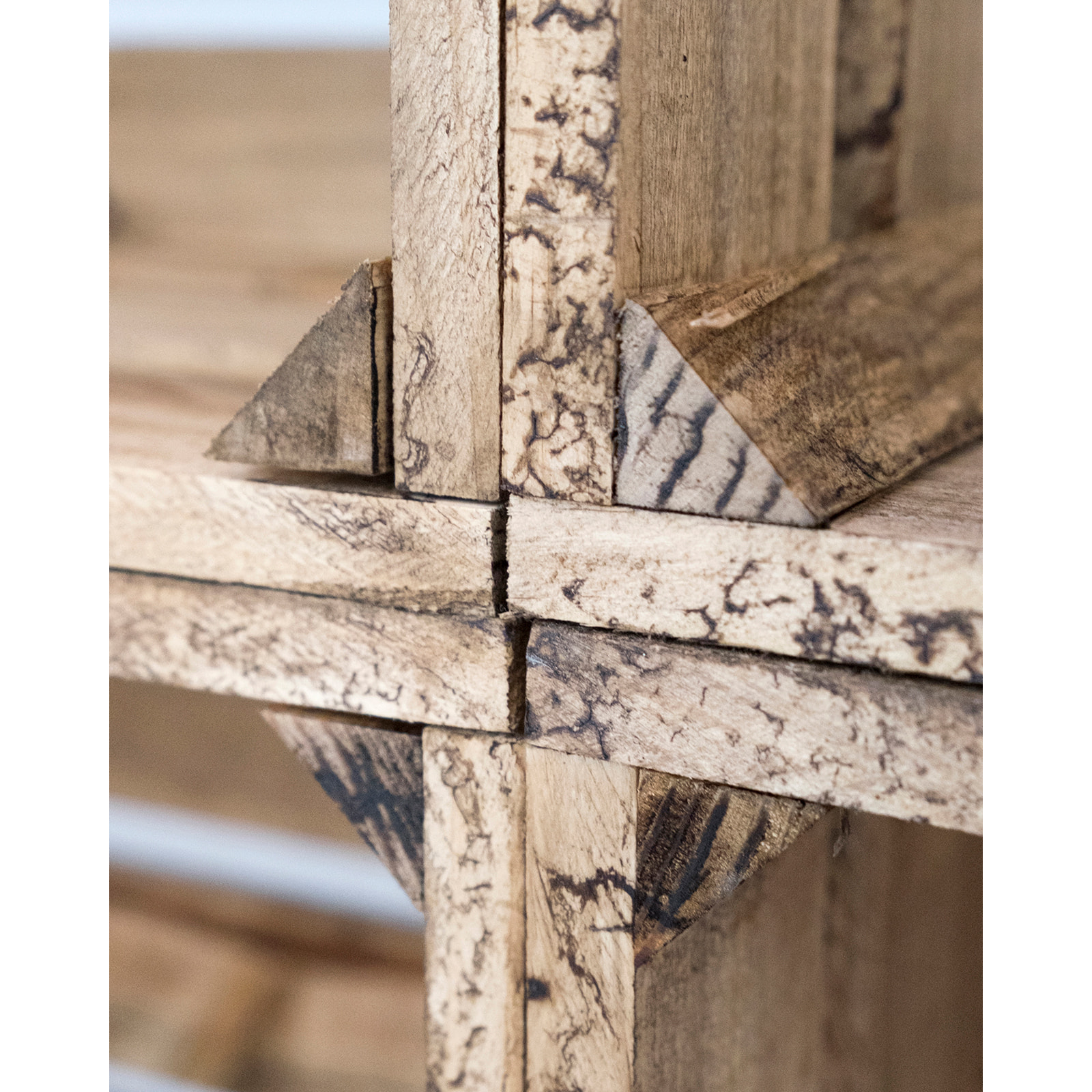 Pack de 6 cajas de madera maciza en tono roble oscuro grandes Alto: 25.5 Largo: 49 Ancho: 29.5