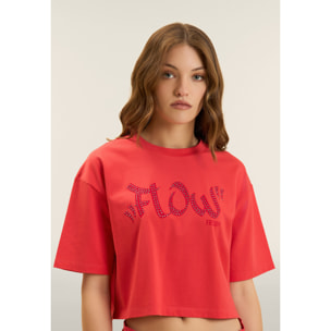T-shirt Cropped con grafica "FLOW" e borchie