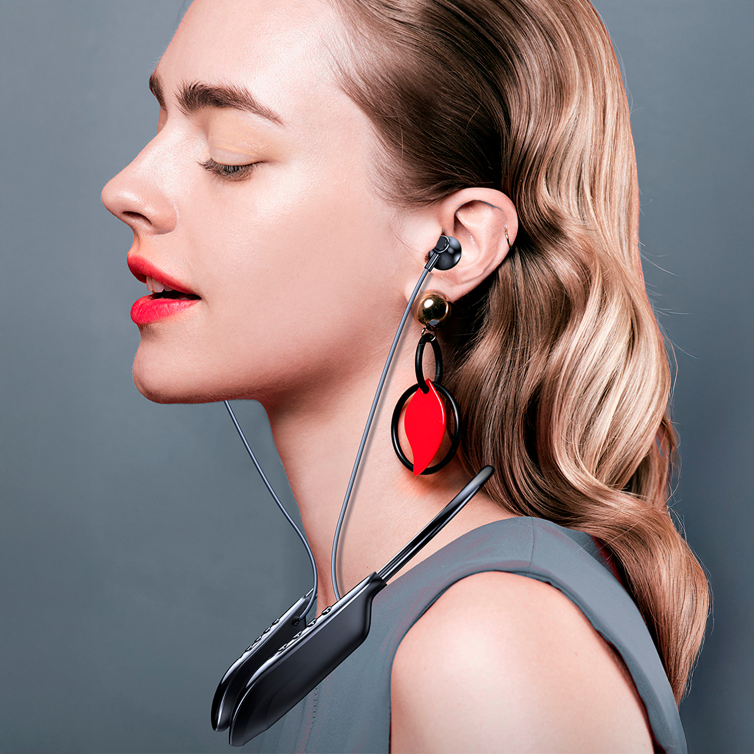 Cuffie M-518 con Bluetooth 5.3 e schermo digitale con slot per scheda.