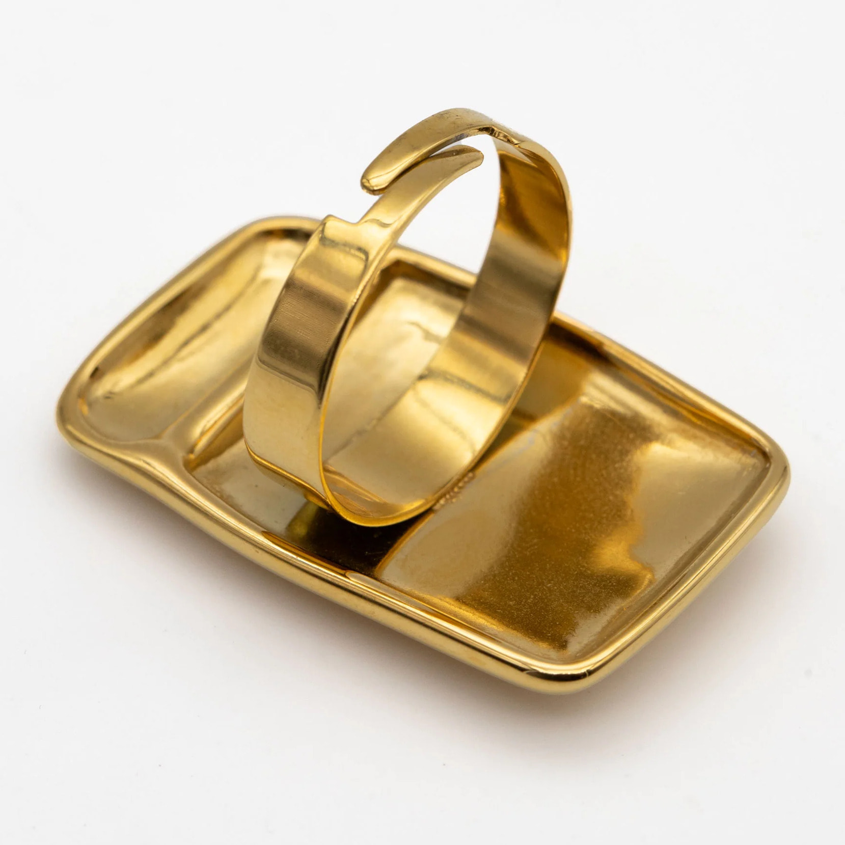 Anillo rectangular ajustable dorado