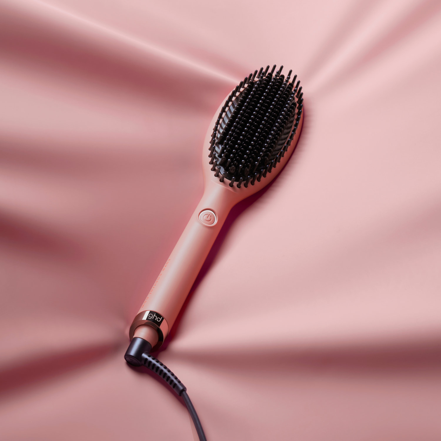 Brosse lissante ghd glide rose et sa pochette thermoprotectrice