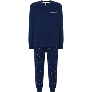 Pijama hombre, chaqueta con tejido liso, cuello pico, detalle de bolsillo y pantalón largo estampado con bolsillos
