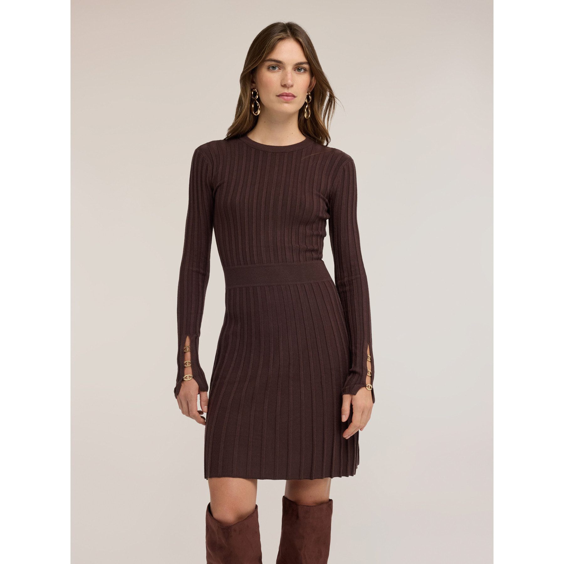 Motivi - Minidress in maglia a coste con gonna plissé - Marrone