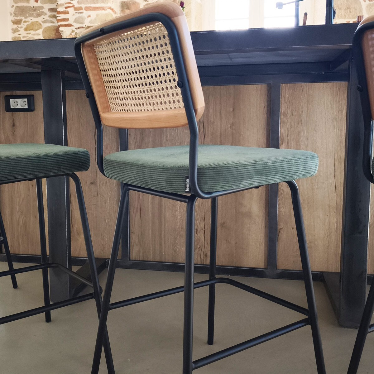 Lot de 2 chaises de bar en cannage et velours côtelé, piètement noir - MUSE