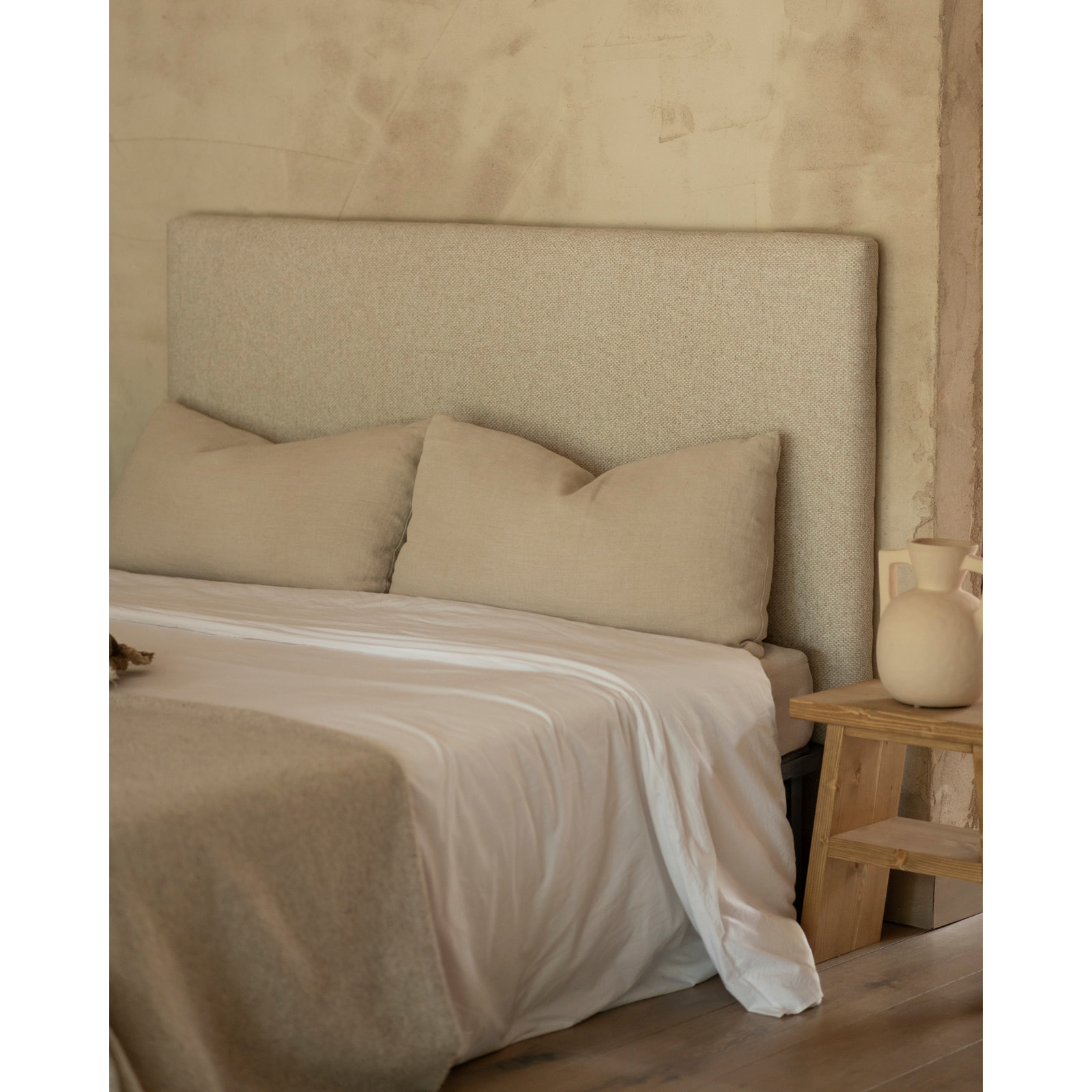 Tête de lit tapissée en beige en différentes tailles