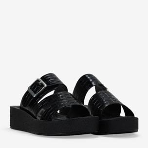Sandalias de cuña negras efecto cocodrilo con hebilla