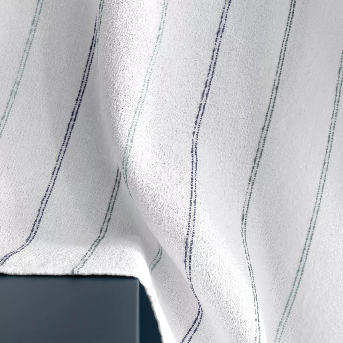 Torchon pur coton lavé motif jacquard blanc bleu Rimini blu