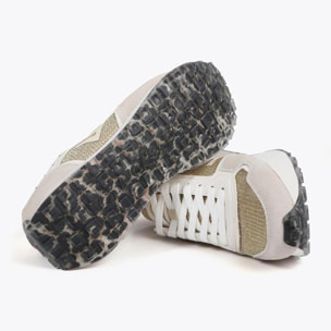 Sneaker con Suola Personalizzata e Stampa Animalier e Dettagli in Pelle