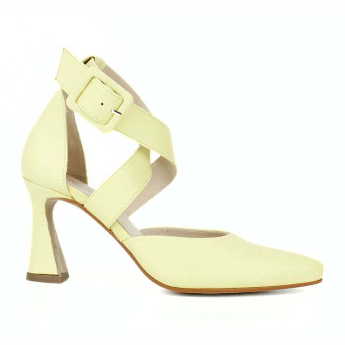 Sandalias con tiras cruzadas. Tacón 7 cm